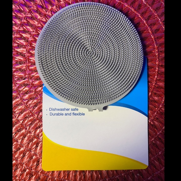 Gray Silicone scrubber - Picture 1 of 2